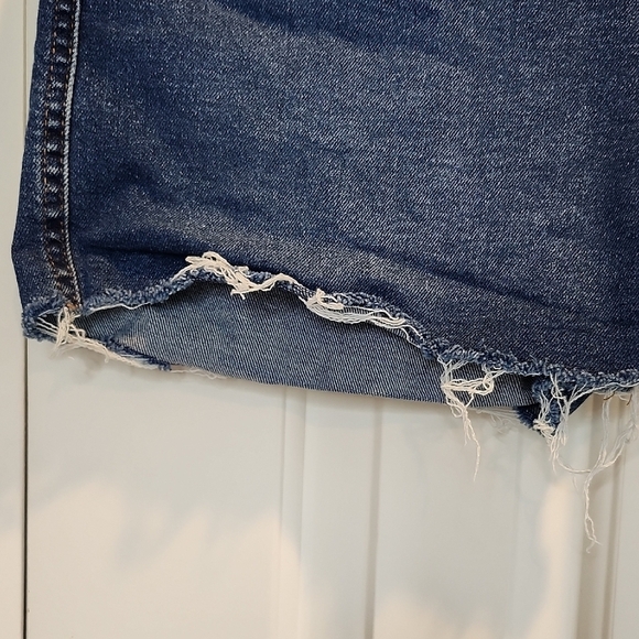 Levis Signature High Rise Zipper Fly Denim Cut Off Women's 5 Pocket Shorts Sz 12 - Picture 6 of 9